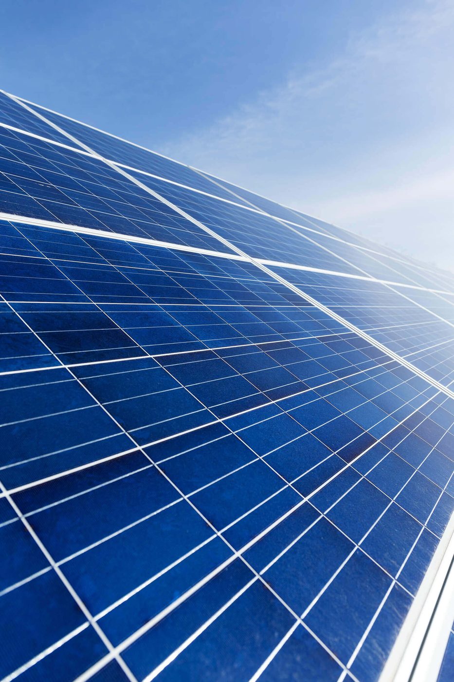 Mantenimiento de placas solares: limpieza, revisiones y vida útil